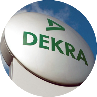 imagem mostra a logo da empresa Dekra
